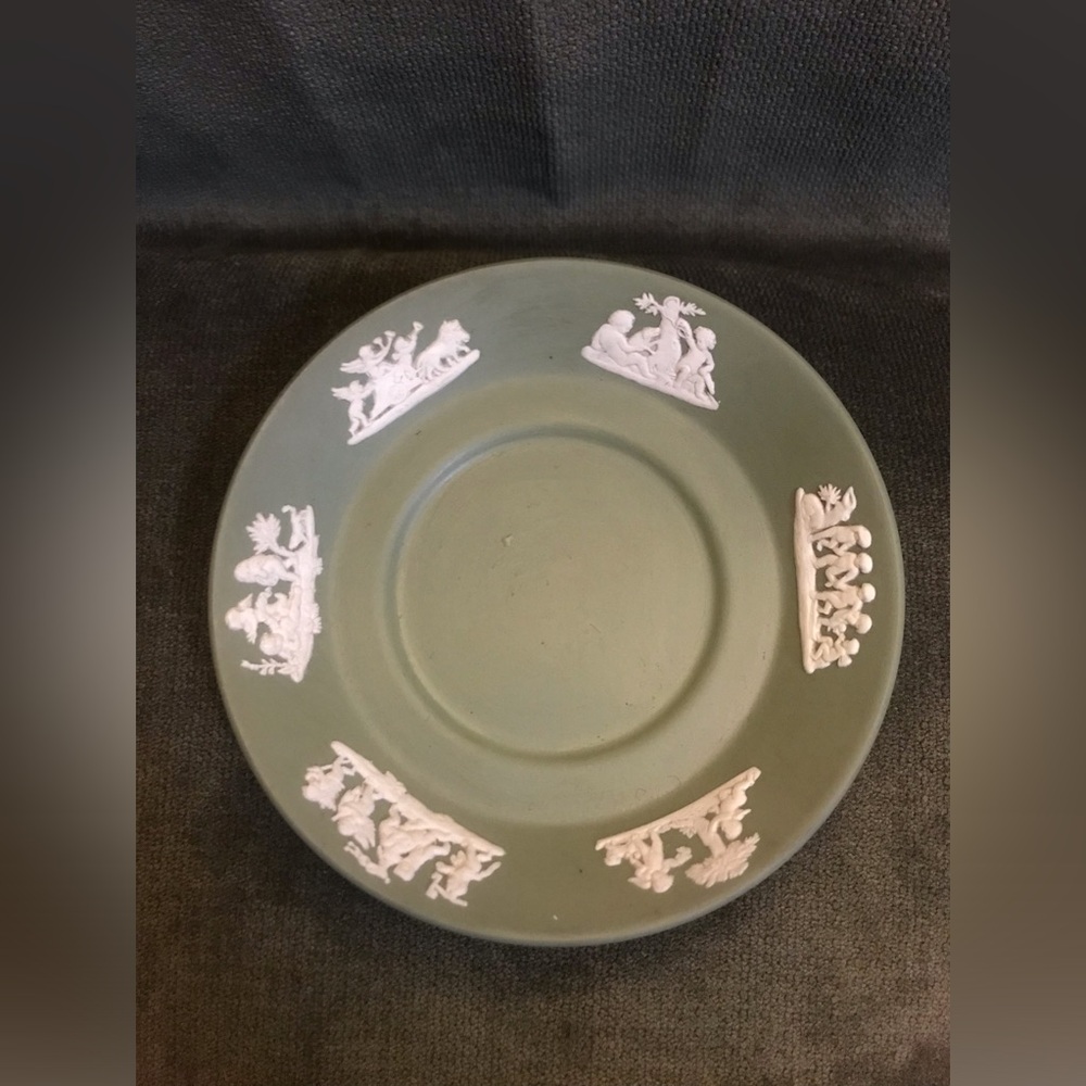 Wedgwood Green decorative plate